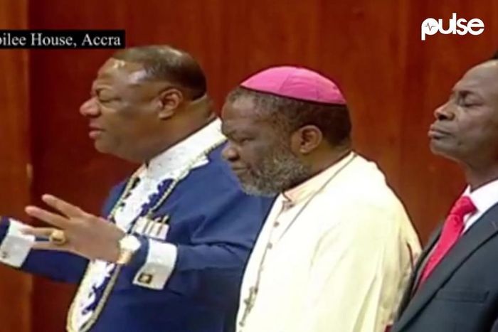 Duncan Williams submits Ghana into God's hands in prayer against COVID-19.