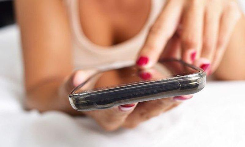 Woman texted late father every day, she got a response 4 years later