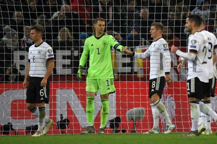 Germany goalkeeper Manuel Neuer (C) pledged to make a donation to help with the coordination of the coronavirus response