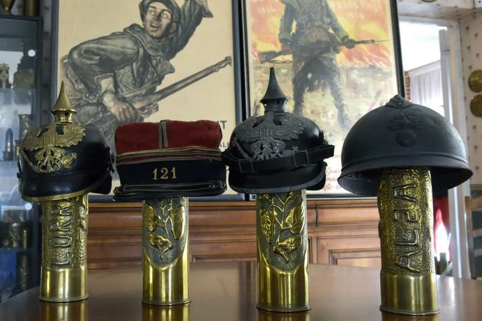 A new study found that the French 'Adrian' helmet (R) used in World War I provided better protection from overhead blasts than a modern US model