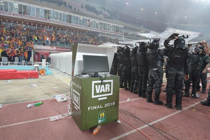 Esperance qualified for the African Super Cup by winning the Champions League despite a controversy over VAR