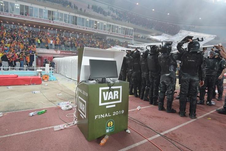 Esperance qualified for the African Super Cup by winning the Champions League despite a controversy over VAR
