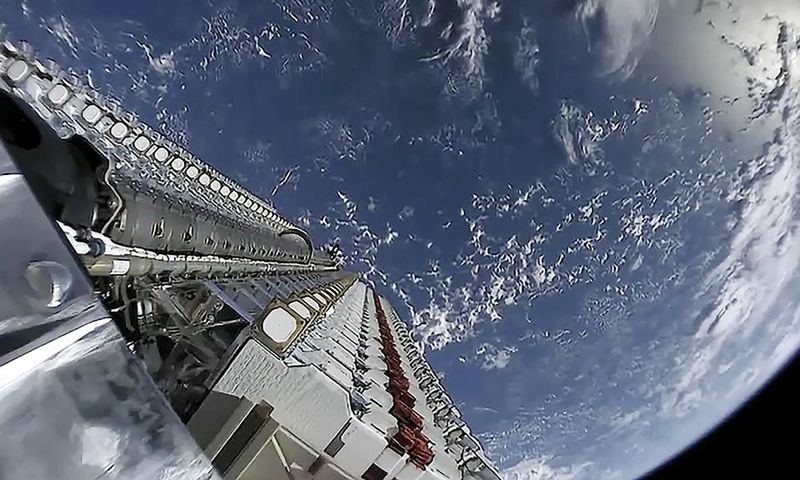 SpaceX Launches 60 Additional Starlink Satellites to Orbit