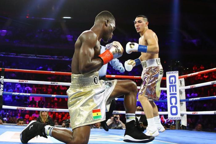 Commey vs Lopez knockdown  (photo credit: roundbyroundboxing.com)