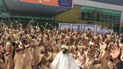Woman weds with over 200 bridesmaids (photo)