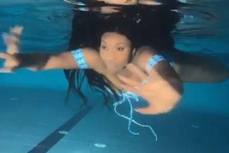Wendy Shay shows swimming skills