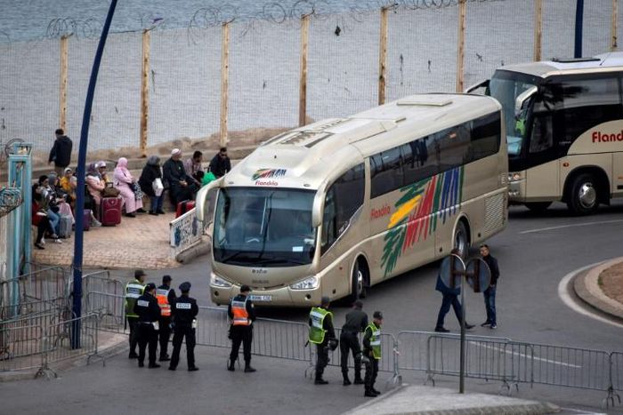 La police marocaine bloque la frontière avec l'enclave espagnole de Ceuta, le 13 mars 2020 à Fnideq