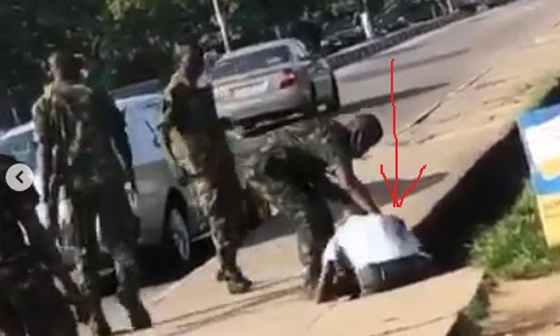 Nigerian police beat taxi driver to death for carrying passengers who didn’t wear facemasks (video)