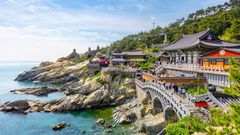 Haedong Yonggungsa in Busan. Sean Hsu/Shutterstock.