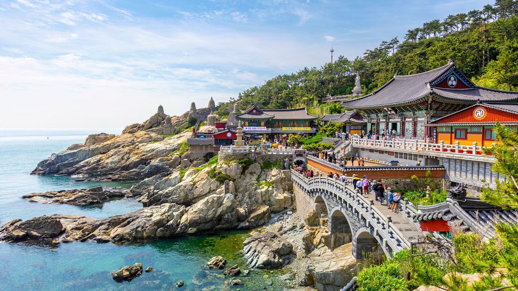 Haedong Yonggungsa in Busan. Sean Hsu/Shutterstock.