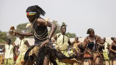 A dancer from the National Artistic Ensemble performs during the Africa Day of School Feeding (ADSF) in Bouboui, Central African Republic, on March 1, 2025. © Patrick Meinhardt, AFP