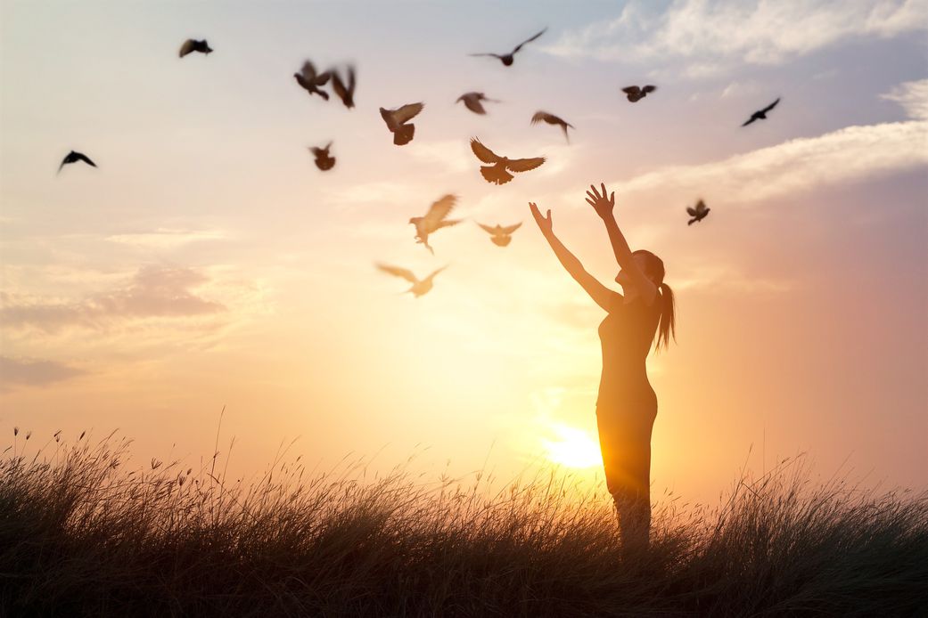  7 powerful ways to make peace with your past and move forward