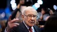 Warren Buffett, CEO of Berkshire Hathaway, arrives at the May 2019 shareholder meeting in Omaha, Nebraska
