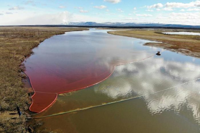 Russian President Vladimir Putin has ordered a state of emergency to deal with the fuel spill