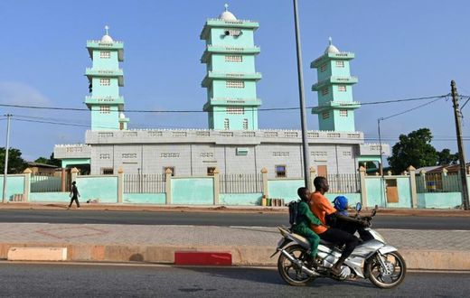 Ferkessedougou sits at a major crossroad with direct routes to border crossings into Mali and Burkina Faso