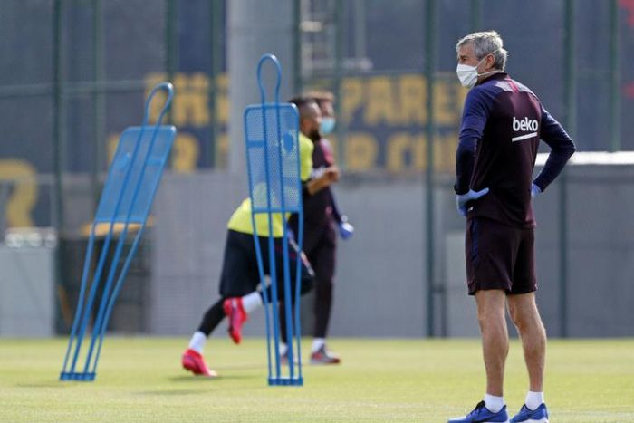 Barcelona coach Quique Setien and his squad resumed training on May 8