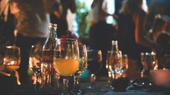 Students throw “COVID-19 parties” to pay whoever gets infected first