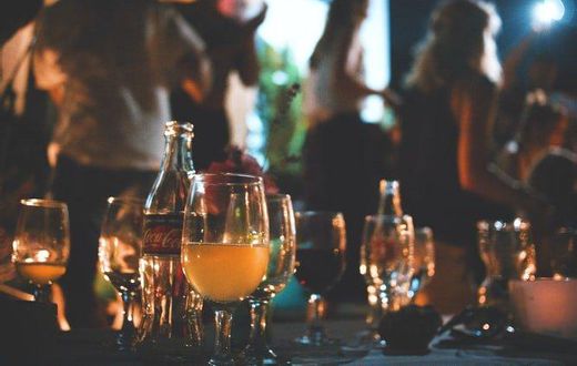Students throw “COVID-19 parties” to pay whoever gets infected first