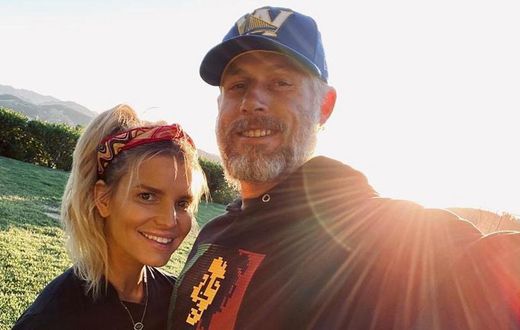 Jessica Simpson Shares No-Makeup Anniversary Photo