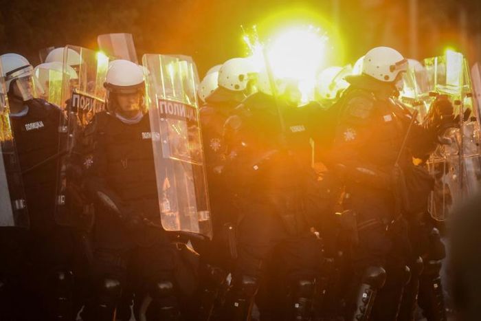 Protestors clash with police in Belgrade on July 8, 2020 as violence erupts against a weekend curfew announced to combat a resurgence of COVID-19 infections