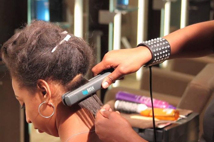 Ladies: 6 ways to use a straightener without damaging the hair