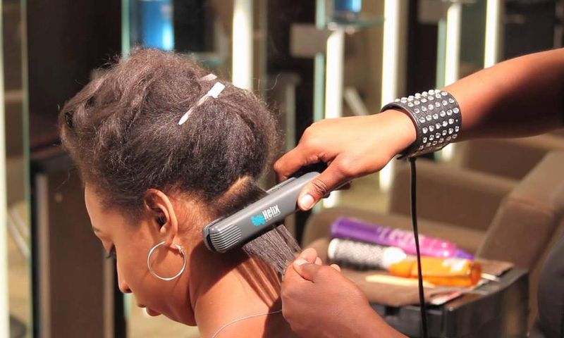 Ladies: 6 ways to use a straightener without damaging the hair