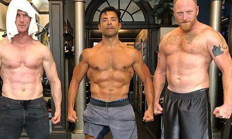 Kelly Ripa Shows Off Husband Mark Consuelos' Abs