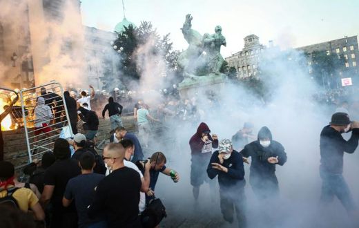 Clouds of tear gas and smoke filled central Belgrade after a peaceful gathering descended into tense confrontations between protesters and police