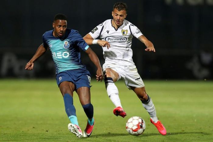 Porto will lose top spot on Thursday if Benfica beat Tondela