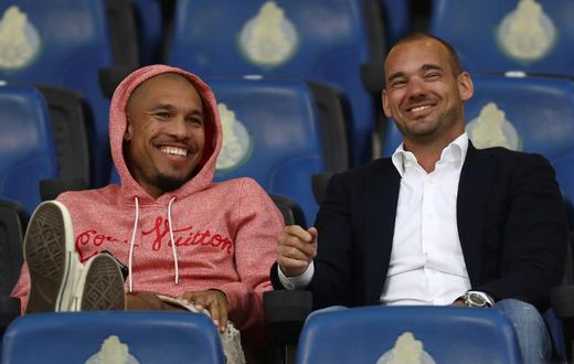 Duth midfielder Wesley Sneijder (R) is to come out of retirement at his hometown club Utrecht