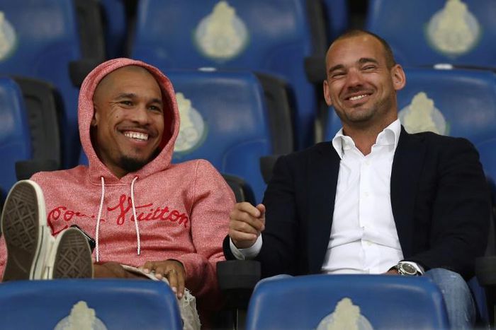 Duth midfielder Wesley Sneijder (R) is to come out of retirement at his hometown club Utrecht