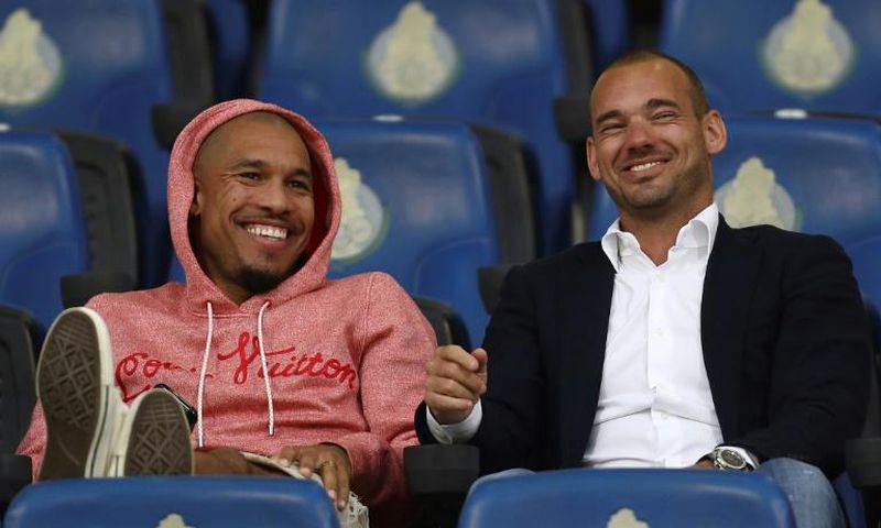 Duth midfielder Wesley Sneijder (R) is to come out of retirement at his hometown club Utrecht