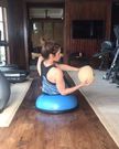 The Workouts Cindy Crawford Does To Get Those Fab Abs At 54
