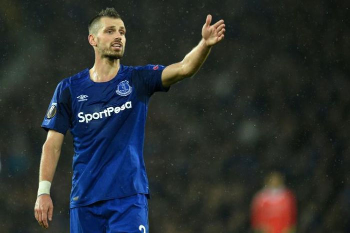 French midfielder Morgan Schneiderlin is joining Nice from Everton