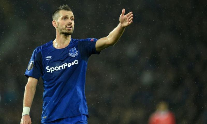 French midfielder Morgan Schneiderlin is joining Nice from Everton