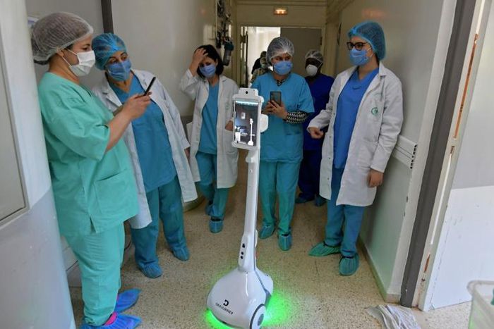 The robot helps medics and relatives maintain virtual contact with patients and avoids the risk of infection