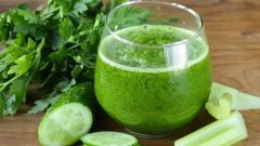 Ladies! Here are 4 health benefits of drinking bitter leaf juice
