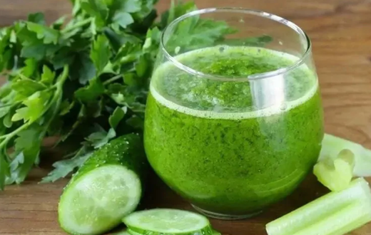 Ladies! Here are 4 health benefits of drinking bitter leaf juice