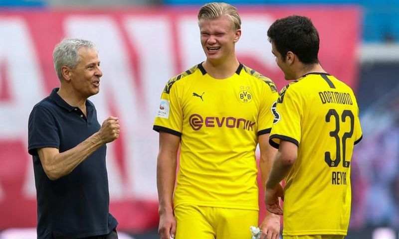 Dortmund's Swiss coach Lucien Favre (L) will be in charge for next season, sports director Michael Zorc confirmed Thursday.