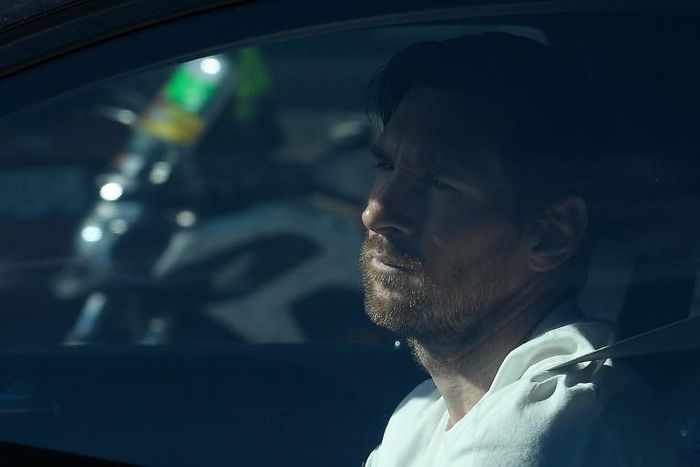 Lionel Messi arrives for medical tests at Barcelona's training centre