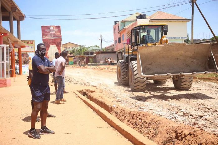 Asamoah Gyan  develops deplorable roads at Weija