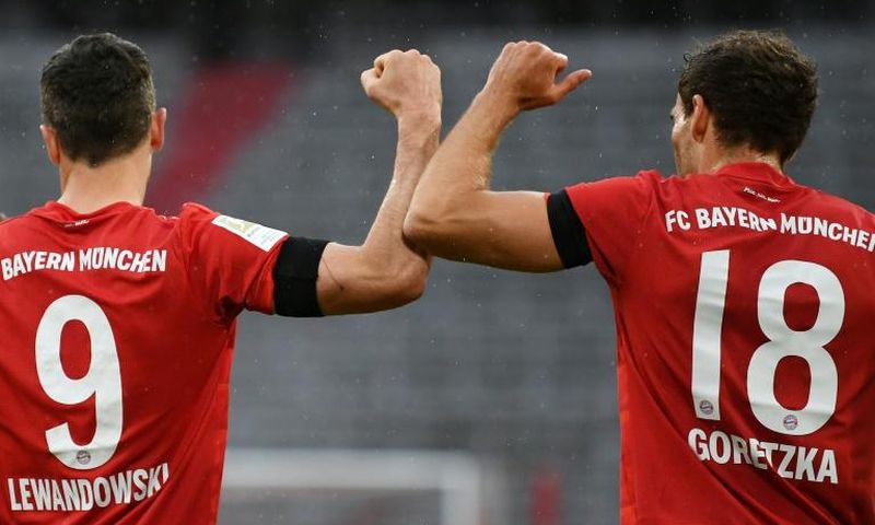 Leon Goretzka (R) celebrates scoring the opening goal with Bayern Munich striker Robert Lewandowski.