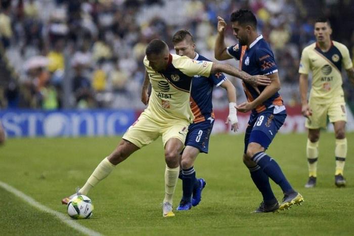 Jeremy Menez (L) returns to Italy to play for promoted Serie B side Reggina