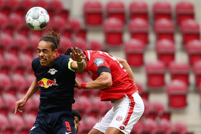 Leipzig's Danish forward Yussuf Poulsen (L) scored and set up two more goals against Mainz on Sunday despite suffering torn ankle ligaments.