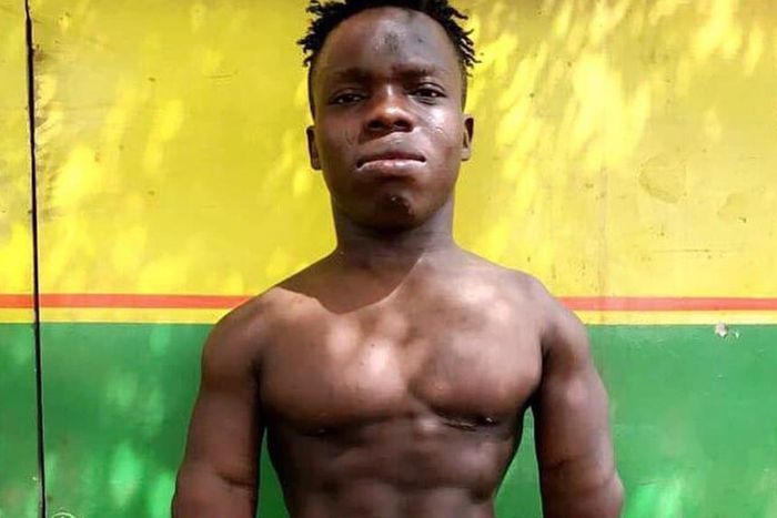 Shatta Bandle flaunts six packs