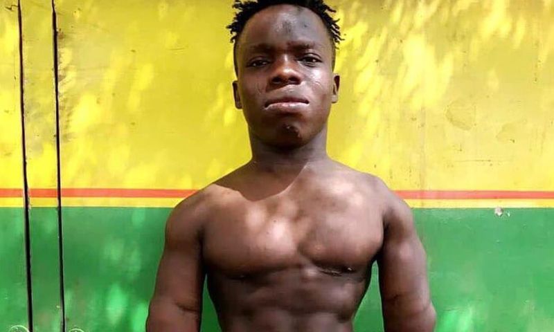 Shatta Bandle flaunts six packs