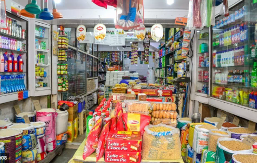 Street Hustle Accra: A day in the life of shop-keeper saving for tertiary education