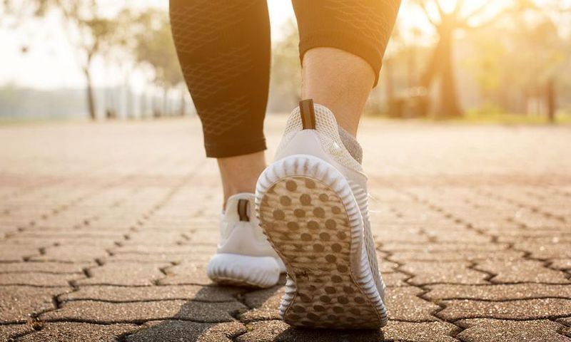 How Many Calories Can I Burn Walking Vs. Running?