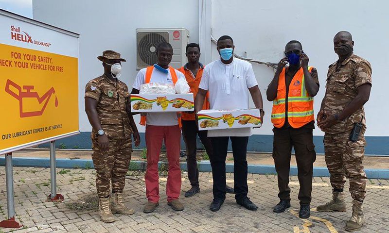 Photos: John Dumelo offers lunch to prisoners weeding on Legon-Shiashie Highway