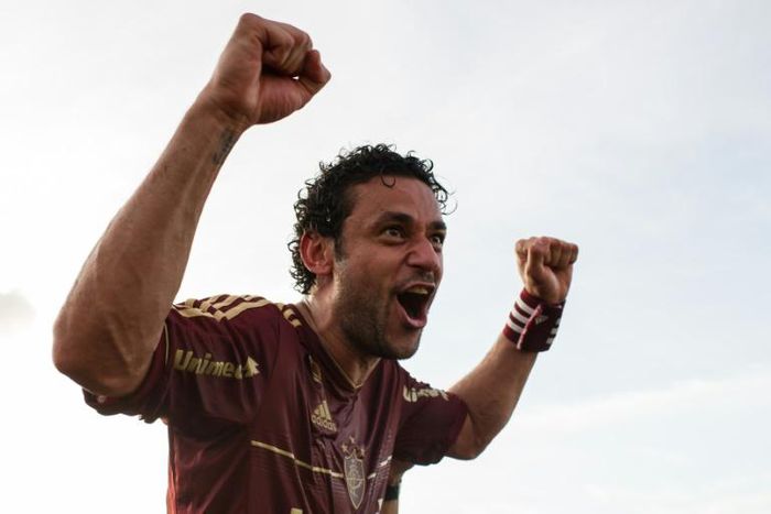 Fred celebrates winning the Brazilian title with Fluminense in 2012